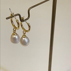 Elegant Gold and Pearl Hoop Earrings
